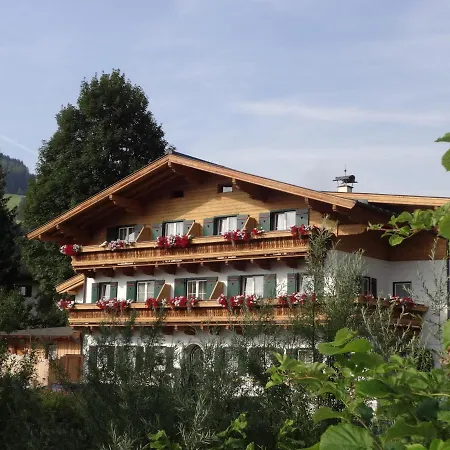 Gourmet-hotel Gruenwald ホテル 3*